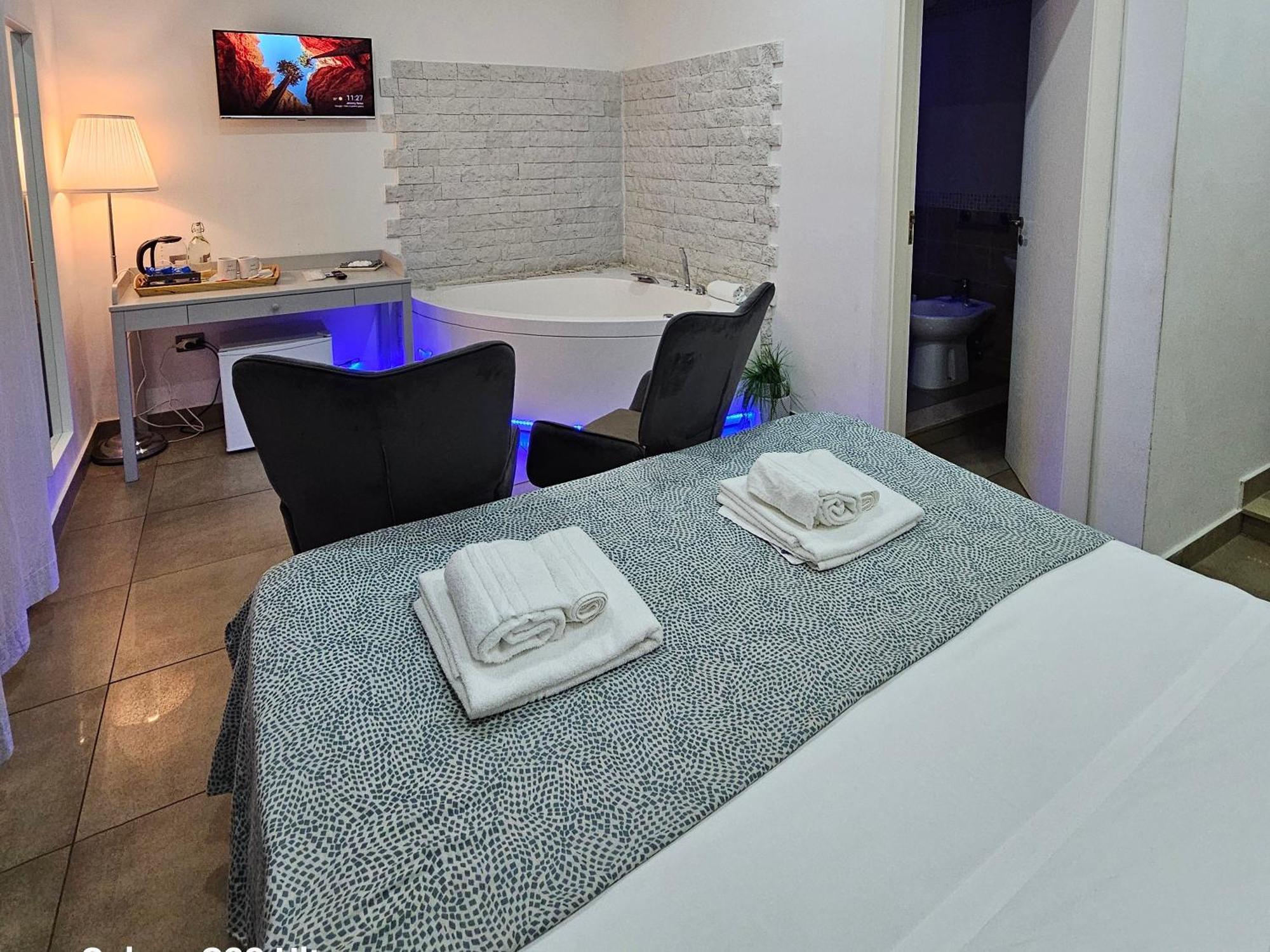 B&B Napoli Centrale Room&Jacuzzi Екстериор снимка