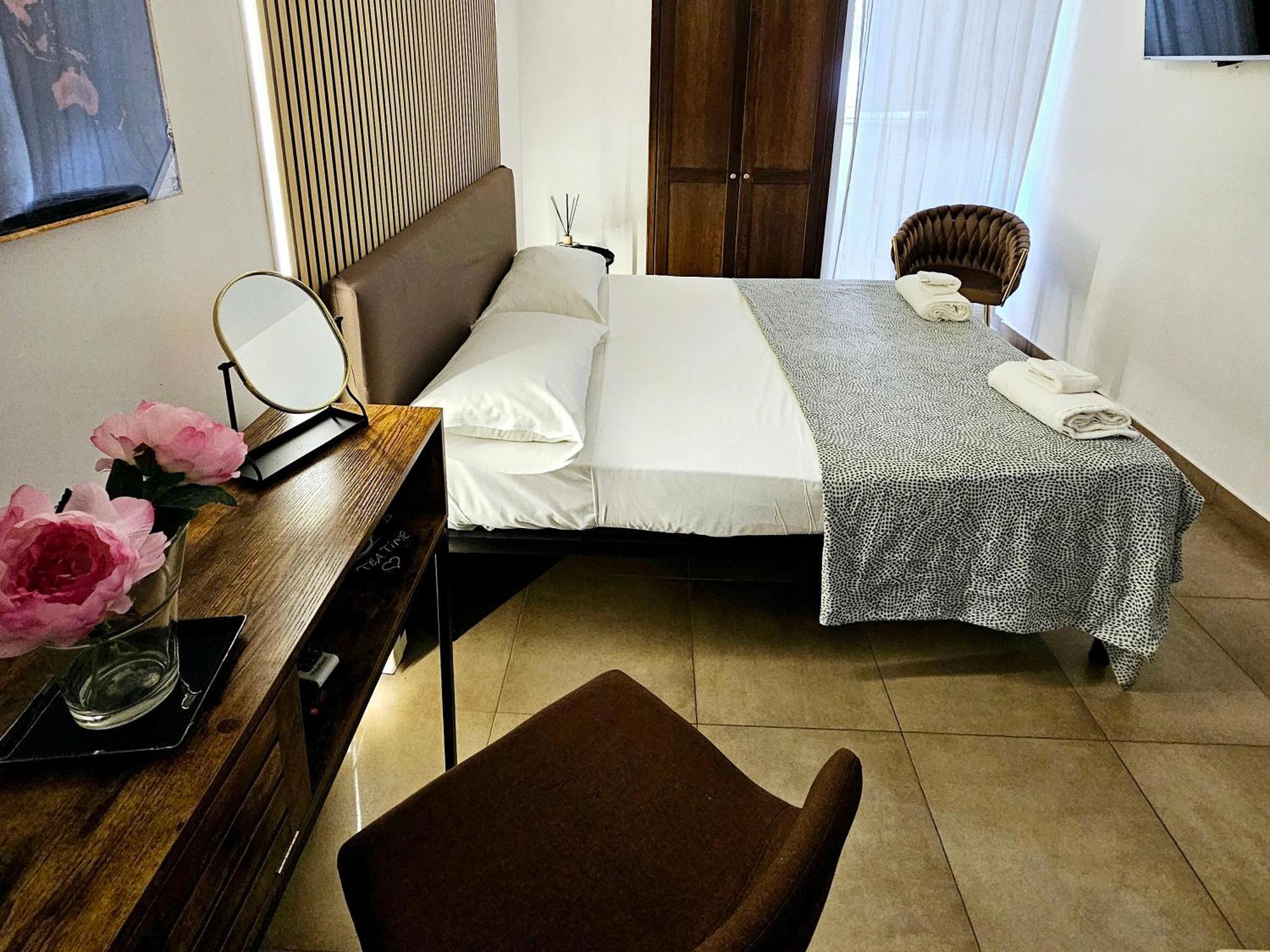 B&B Napoli Centrale Room&Jacuzzi Екстериор снимка