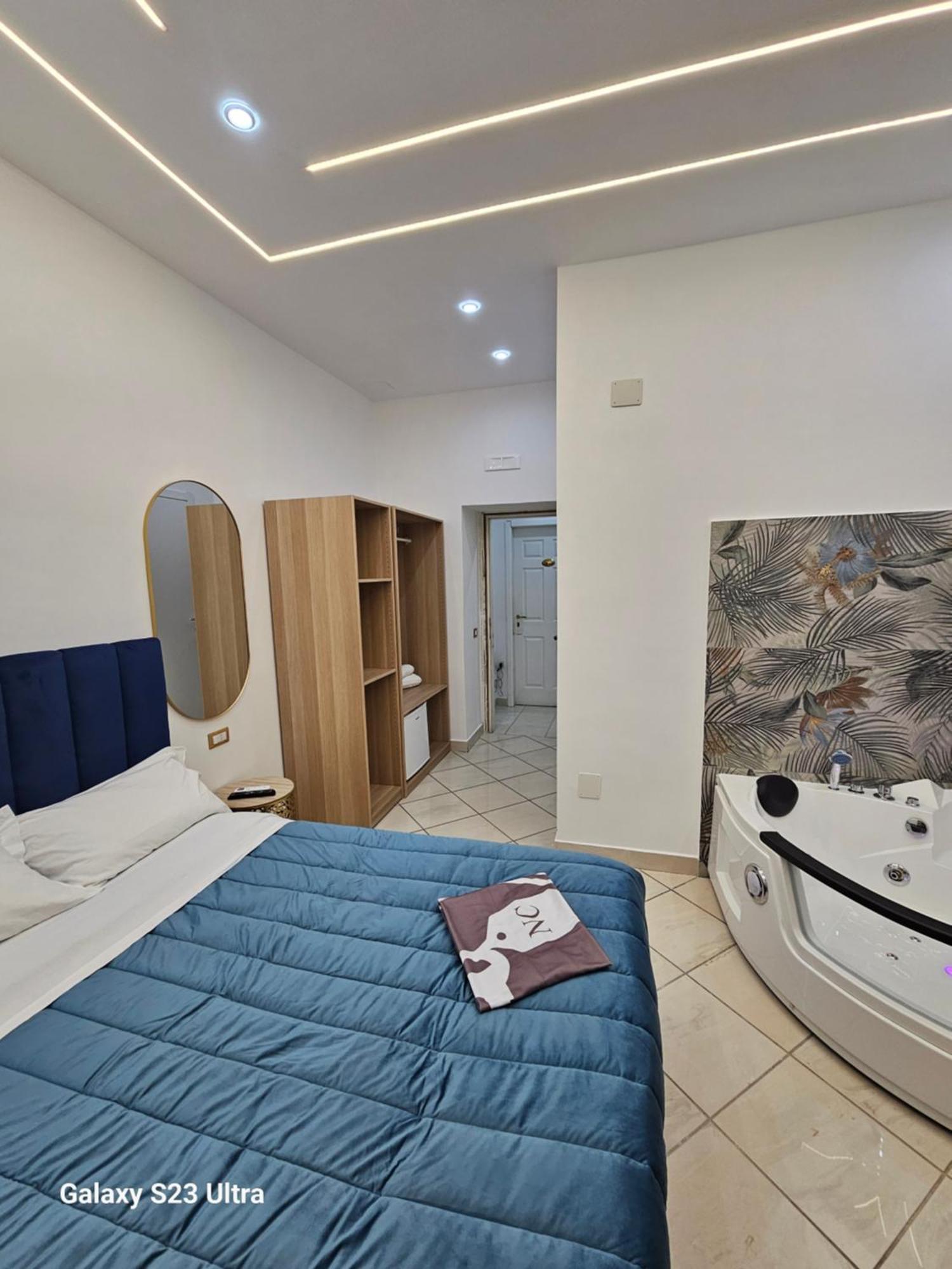 B&B Napoli Centrale Room&Jacuzzi Екстериор снимка