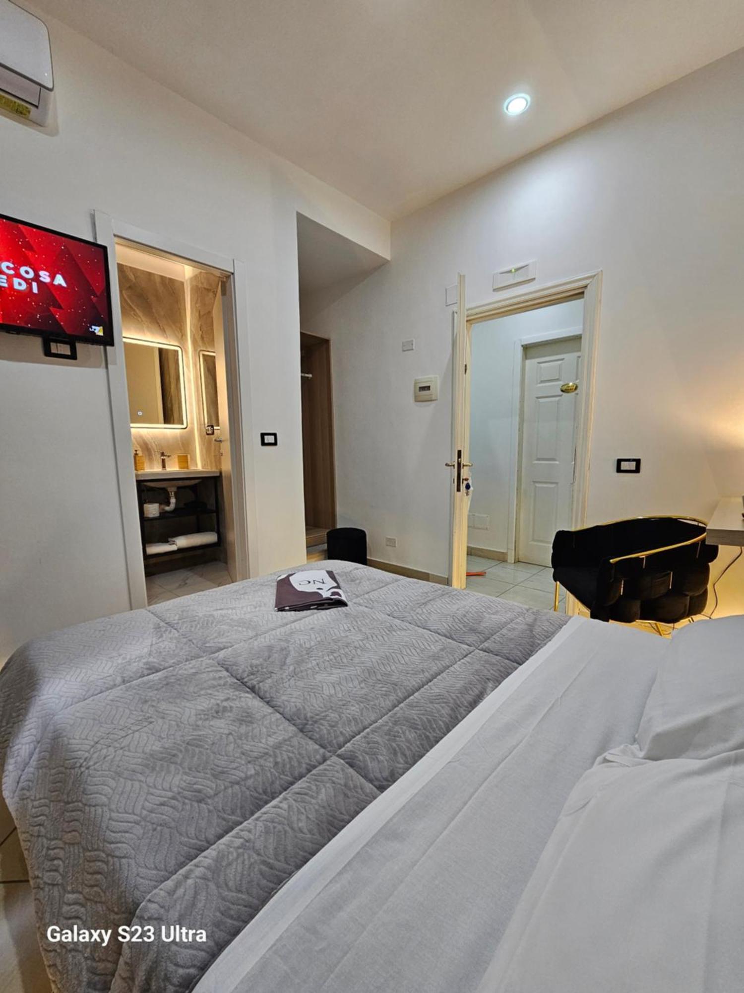 B&B Napoli Centrale Room&Jacuzzi Екстериор снимка